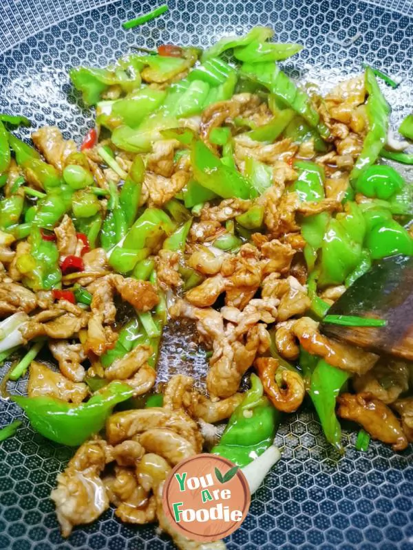 Fried meat with green pepper