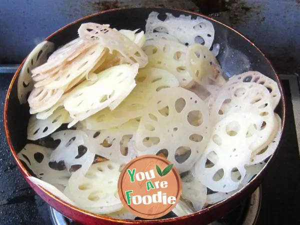 Fish flavored lotus root slices