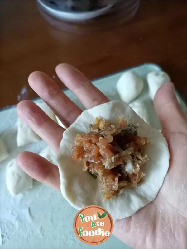 Pork bun with dried beans