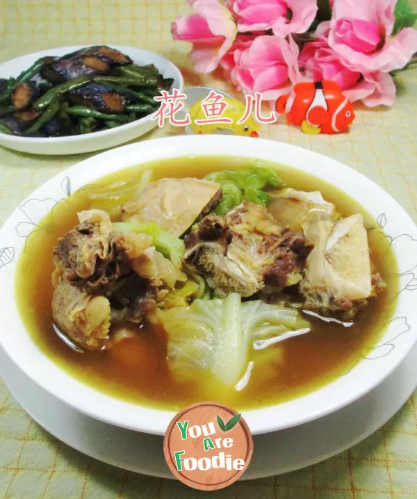 Beef-ribs-soup-with-white-vegetables