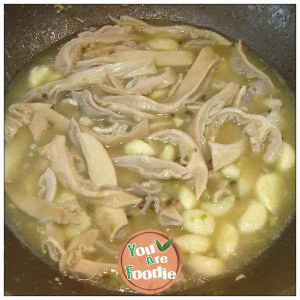 It turns out that Sichuan food can also be very light ----- braised tripe with garlic