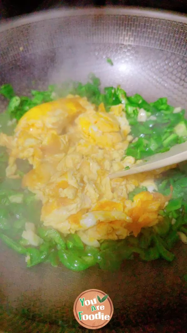 Scrambled Eggs with Green Peppers