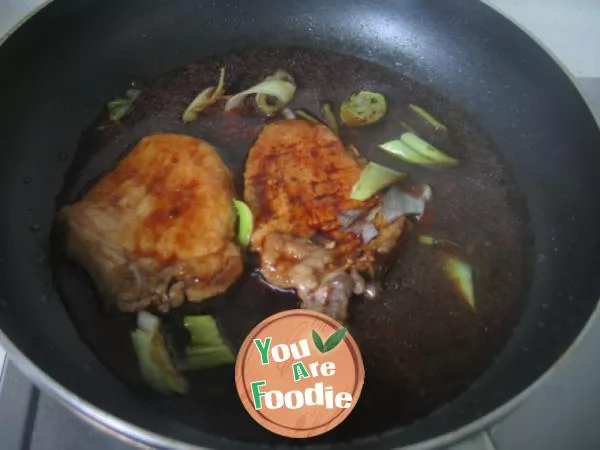 [fried noodles with soy sauce, pattern making] big Shanghai fried noodles with soy sauce