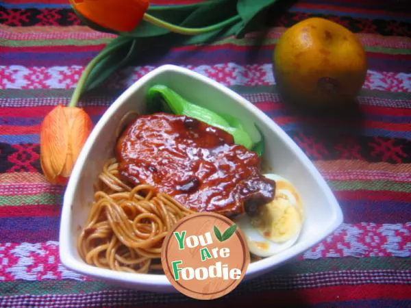 [fried noodles with soy sauce, pattern making] big Shanghai fried noodles with soy sauce