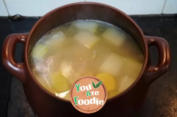 White gourd ribs and soybean soup