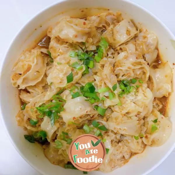 Spicy and juicy lotus root noodles