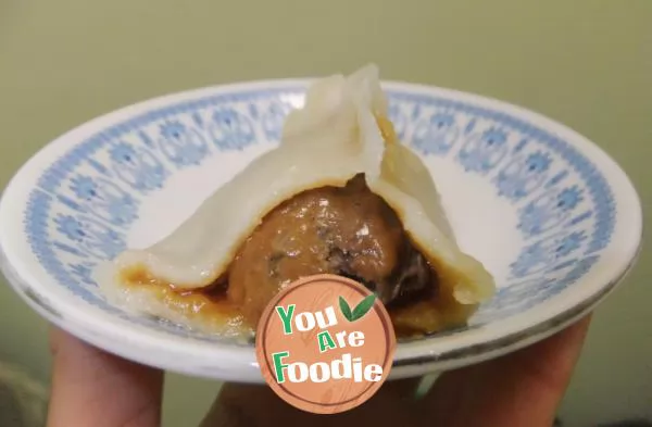 Steamed dumplings with white gourd and meat