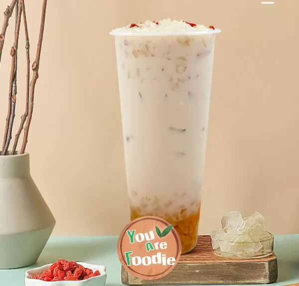 Fresh milk tea with tremella and horseshoe