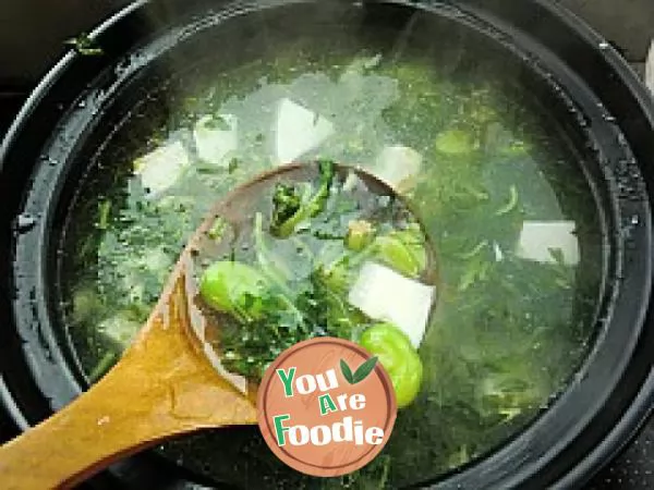 Shepherd's purse broad bean tofu soup