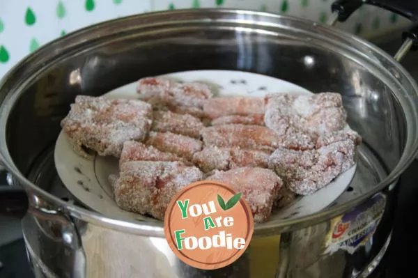 Steamed pork with rice flour