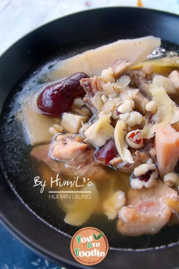 Chicken soup with American ginseng and lotus root