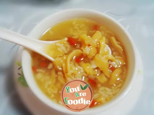 Glutinous rice porridge with Chinese wolfberry and flower glue