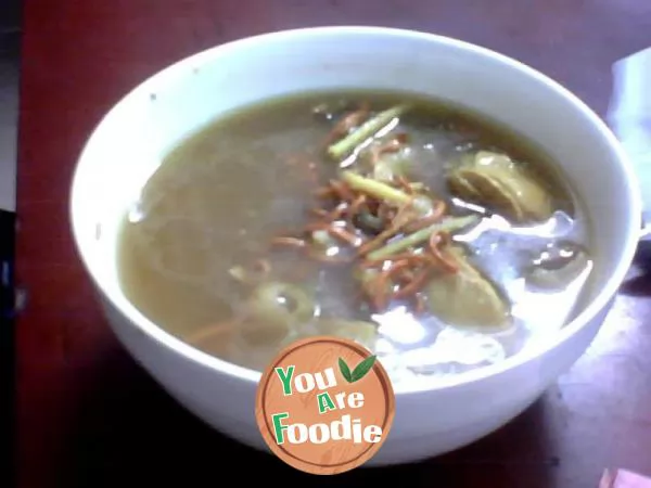 Stewed-chicken-soup-with-Cordyceps-flower