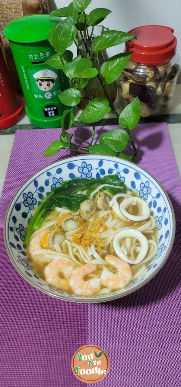 Noodle-Soup-with-Seafood