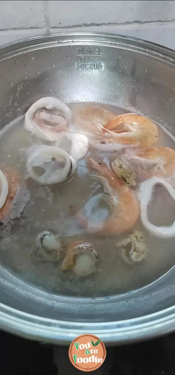 Noodle Soup with Seafood