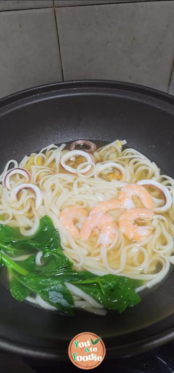 Noodle Soup with Seafood