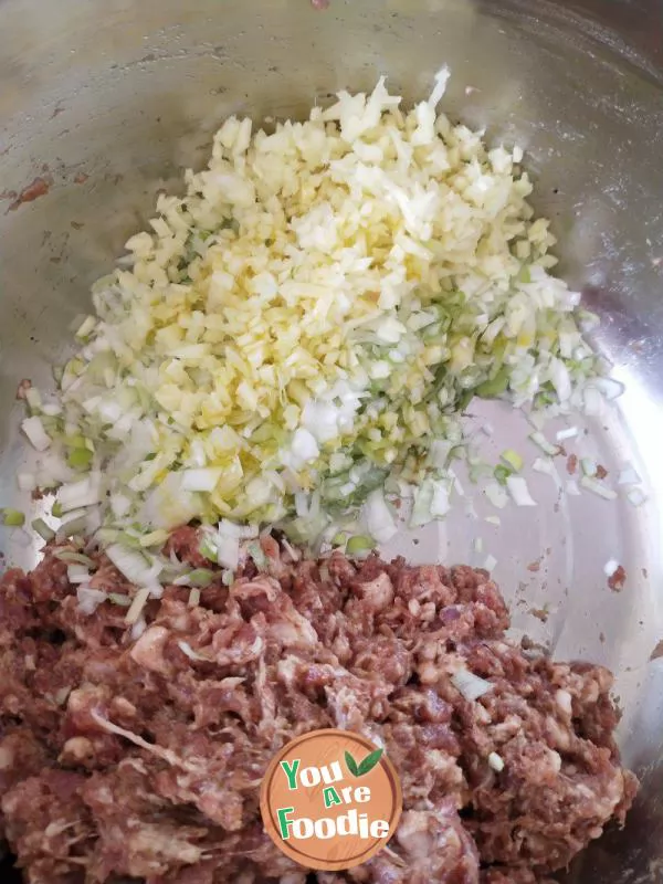 Braised Wheat with Pork and Scallion