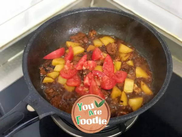 Stewed Beef Brisket with Tomato and Potato