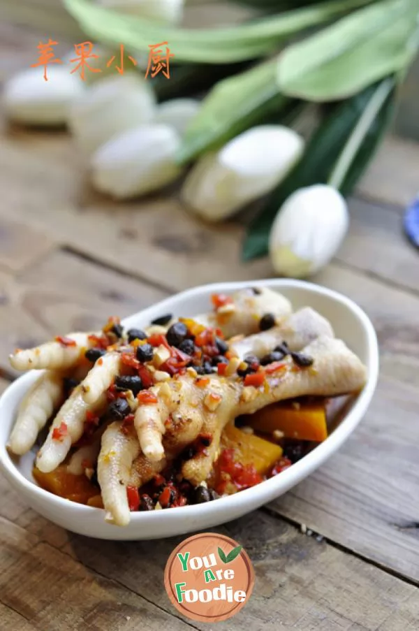 Chicken feet with pumpkin and black bean sauce