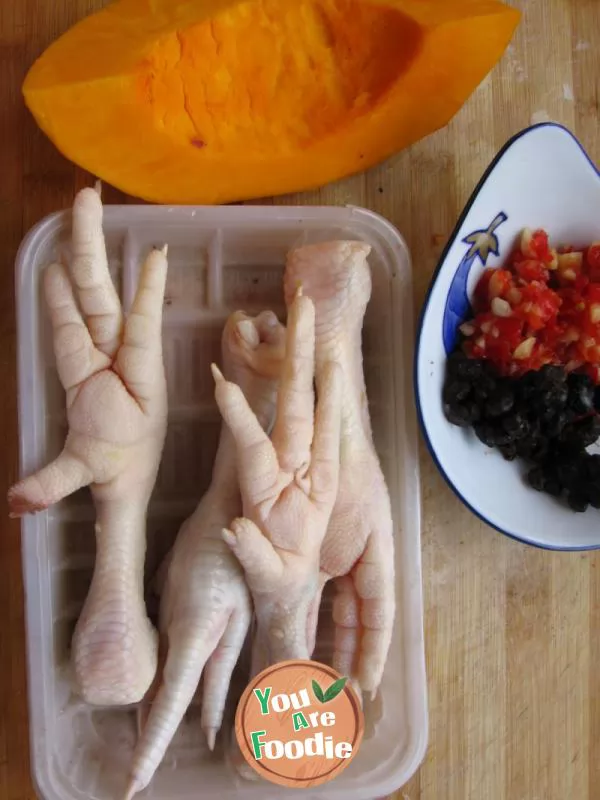 Chicken feet with pumpkin and black bean sauce