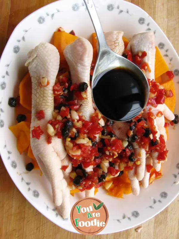 Chicken feet with pumpkin and black bean sauce