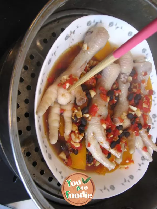 Chicken feet with pumpkin and black bean sauce