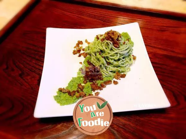 Spaghetti with broccoli sauce