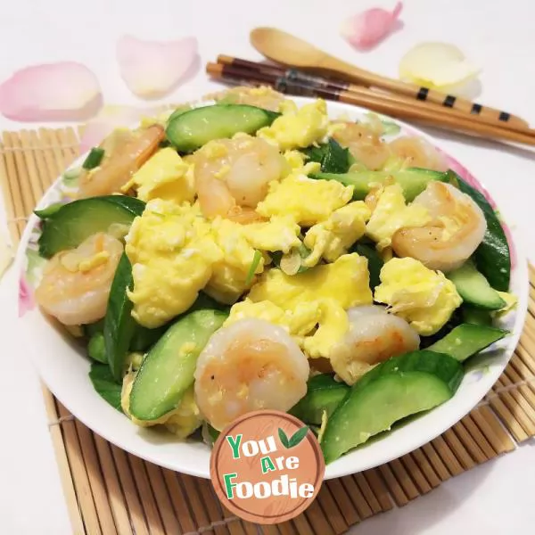 Fried cucumber with shrimp and egg