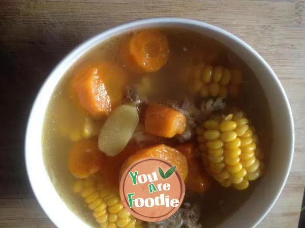 Corn and carrot big bone soup