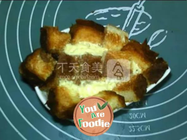 Steamed pudding with pitaya bread