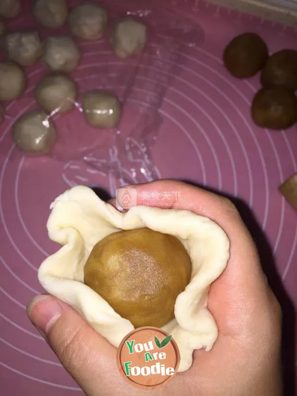 Lotus seed yolk moon cake