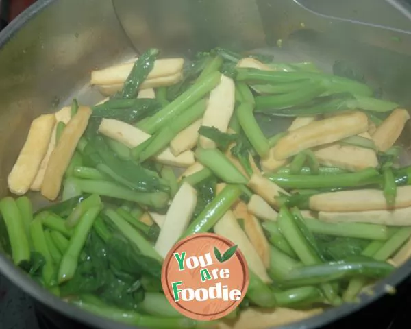 Dried bean curd with cabbage