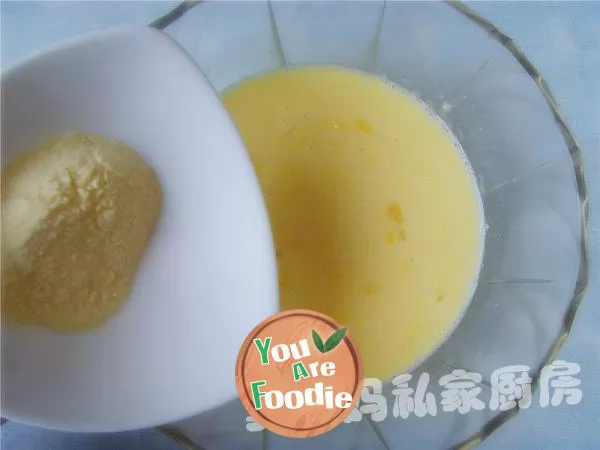 Baozi Stuffed with Creamy Custard