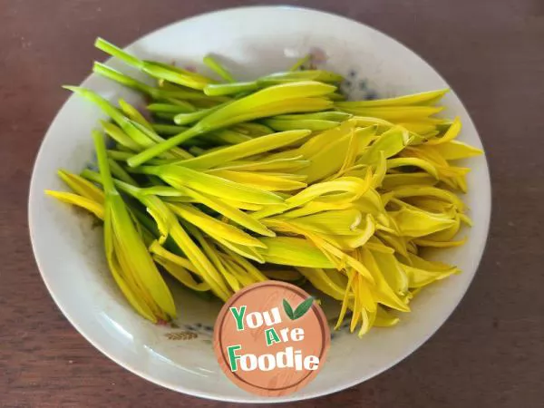 Stir fried green bean sprouts with yellow cauliflower