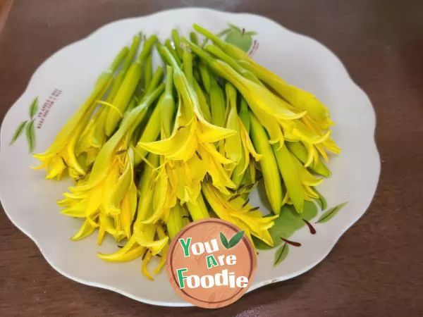 Stir fried green bean sprouts with yellow cauliflower