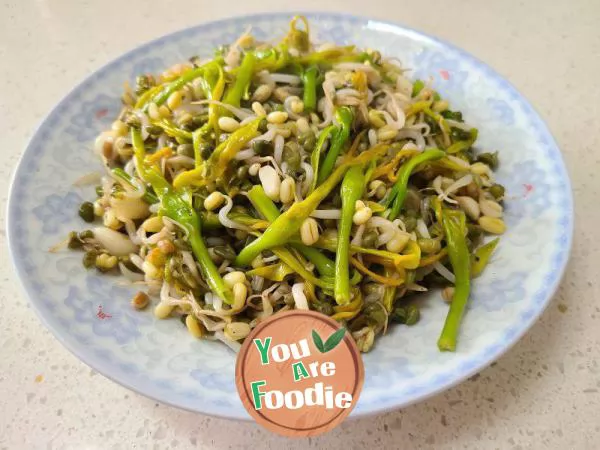 Stir fried green bean sprouts with yellow cauliflower