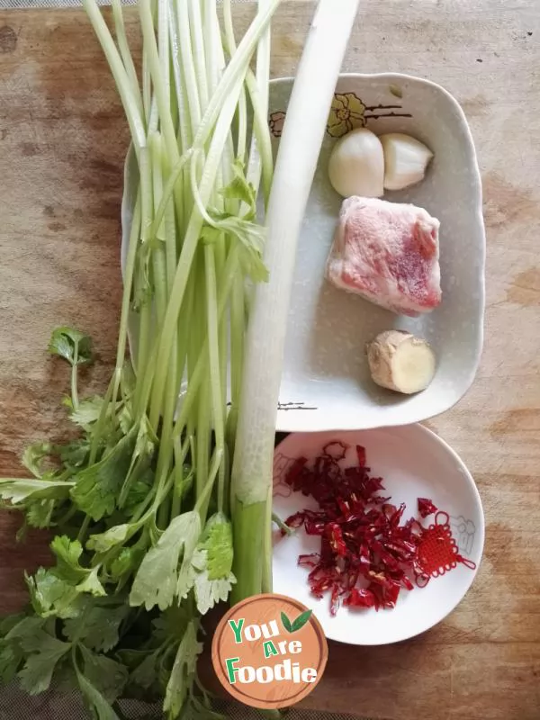 Fried celery with streaky pork