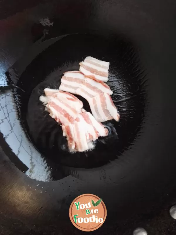 Fried celery with streaky pork