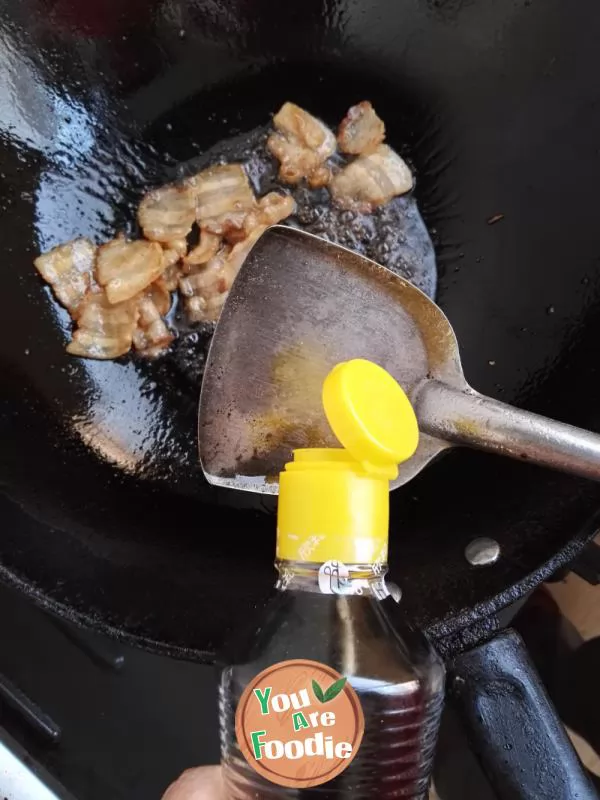 Fried celery with streaky pork