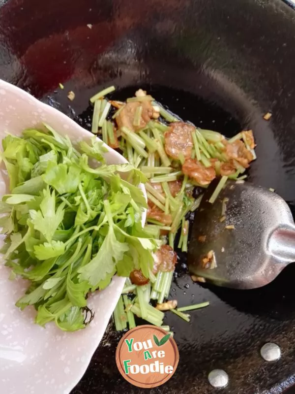 Fried celery with streaky pork