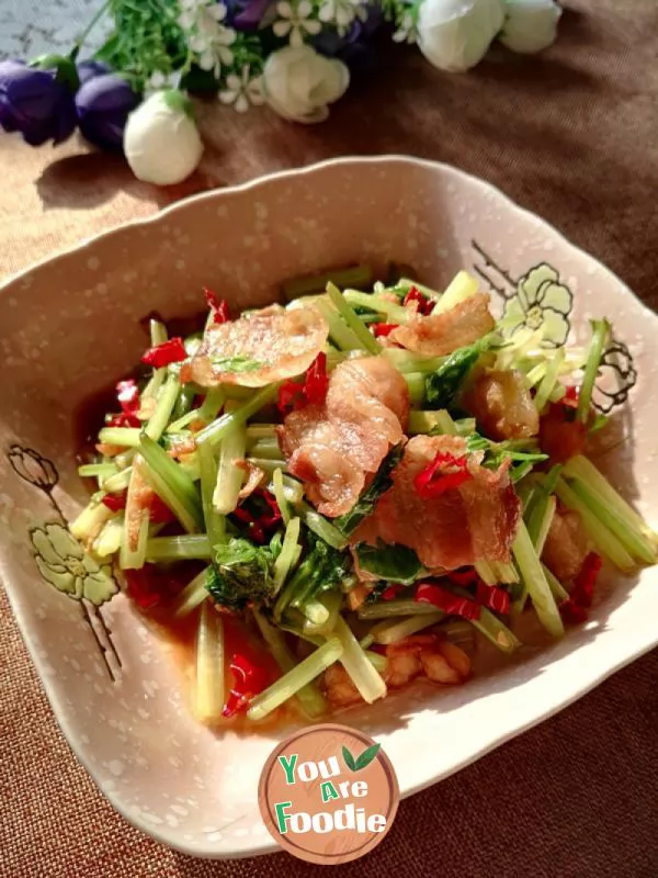 Fried celery with streaky pork