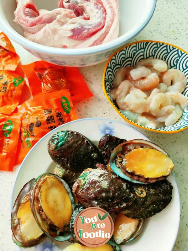 Seafood pillow dumplings