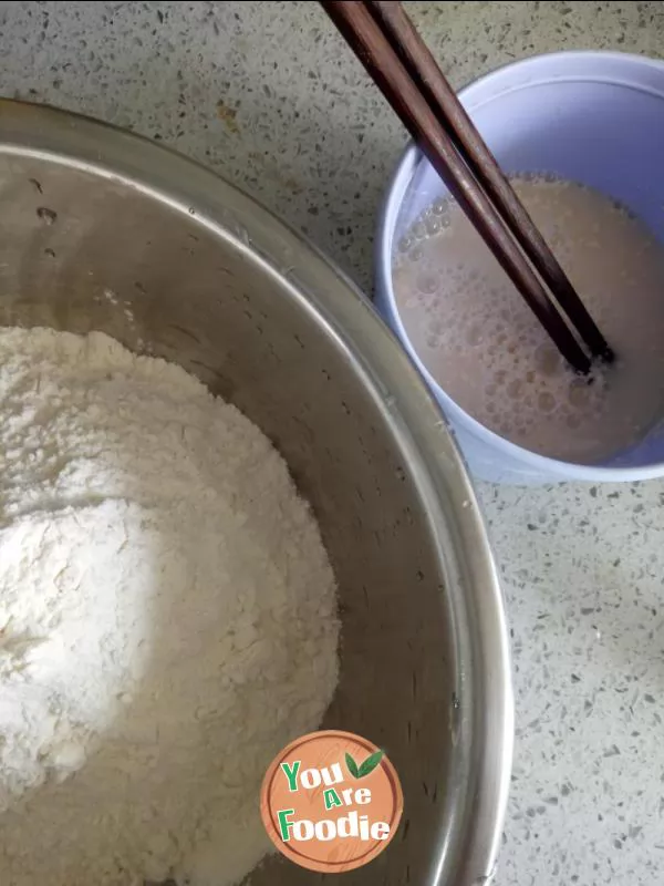 Steamed stuffed bun with fresh pork and radish