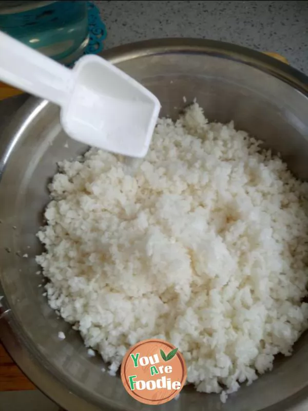 Steamed stuffed bun with fresh pork and radish