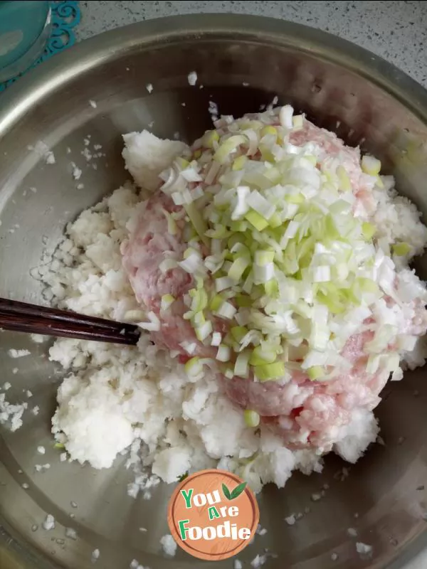 Steamed stuffed bun with fresh pork and radish