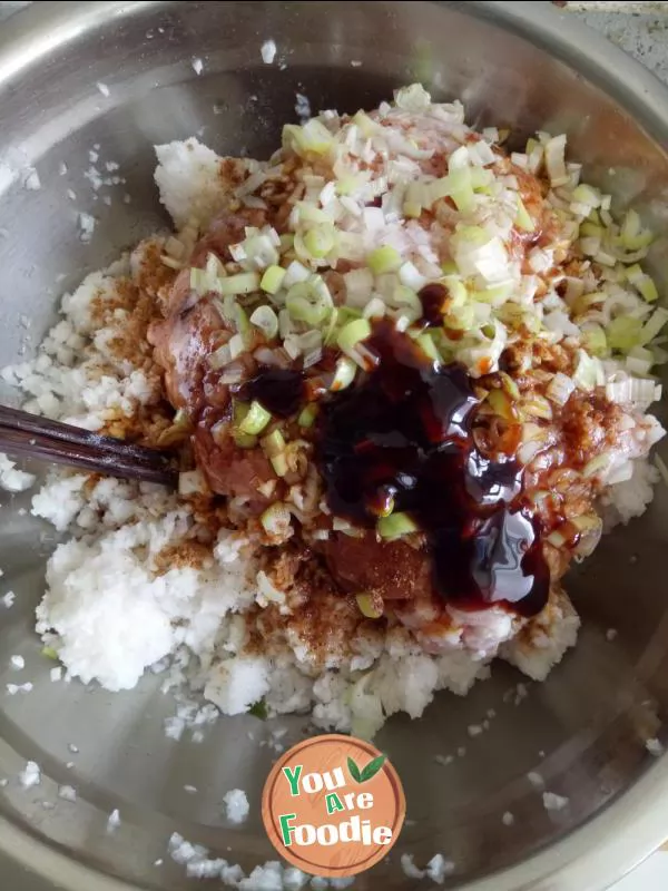 Steamed stuffed bun with fresh pork and radish