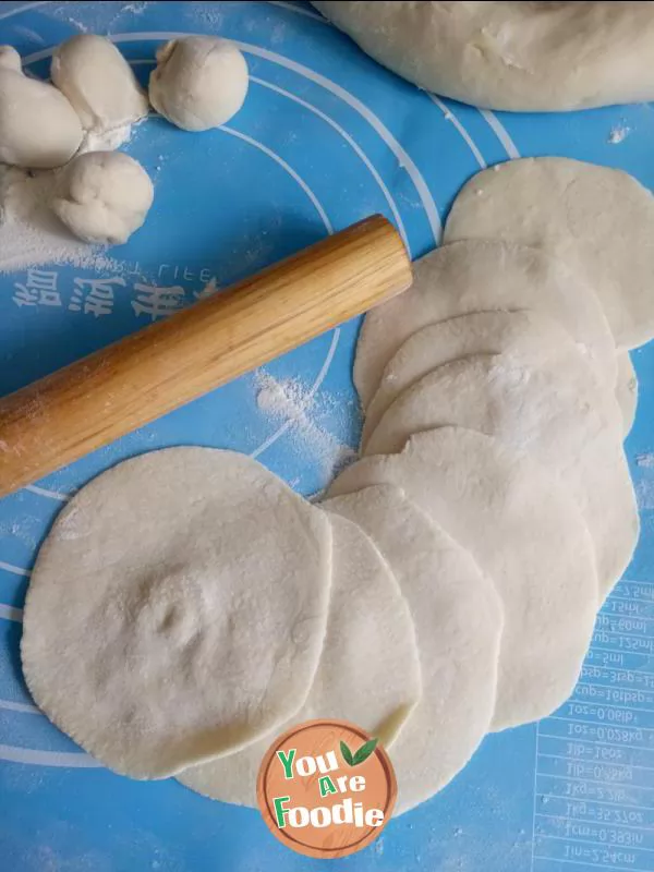 Steamed stuffed bun with fresh pork and radish