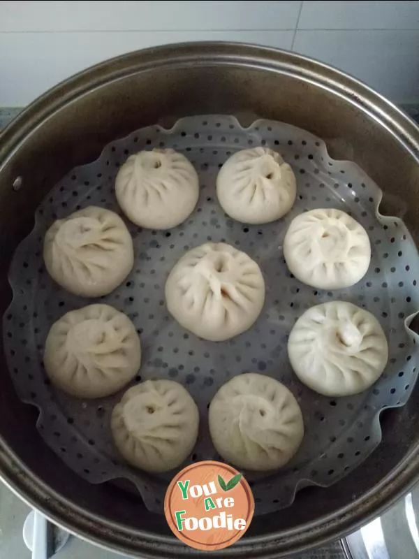 Steamed stuffed bun with fresh pork and radish