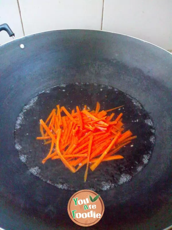 [simple home style vegetarian dish] stir fried yellow wood shreds