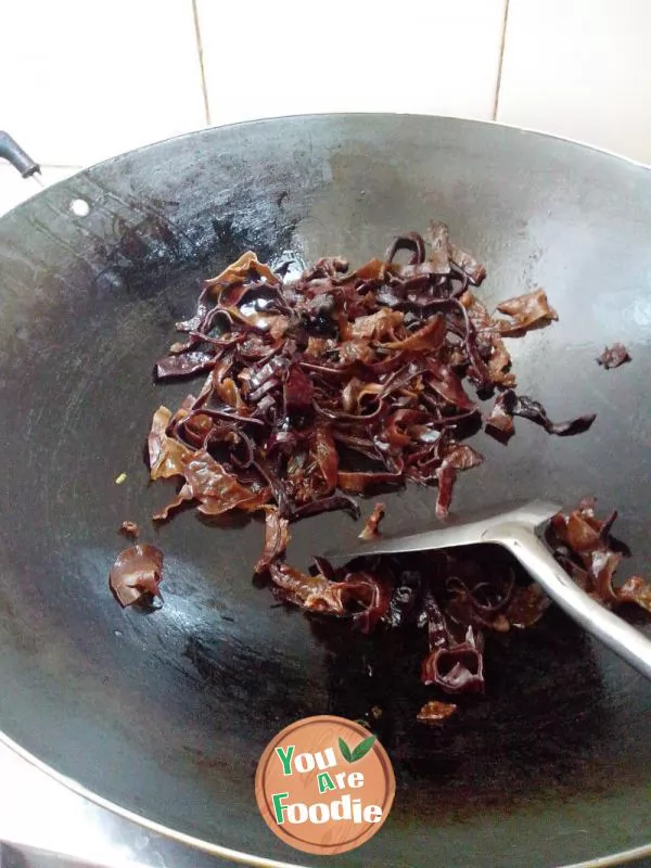 [simple home style vegetarian dish] stir fried yellow wood shreds